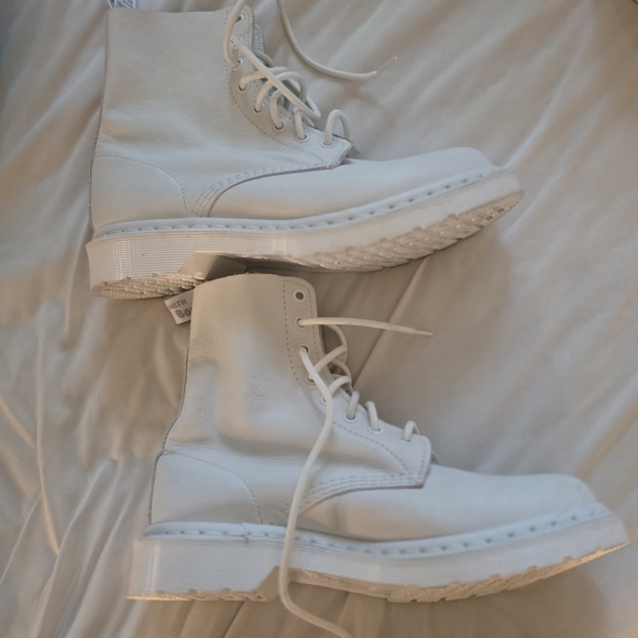 Dr. Martens 1460 Pascal boots in white - Picture 2 of 6
